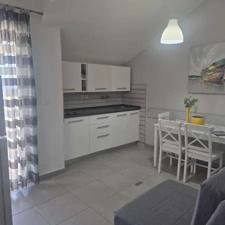 With Parking Space Cove Dolac, - 27882 *